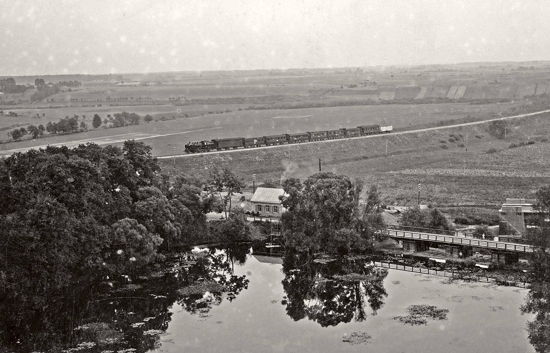 Geležinkelis ir vandens malūnas prie Dotnuvėlės užtvankos, 1934 m.