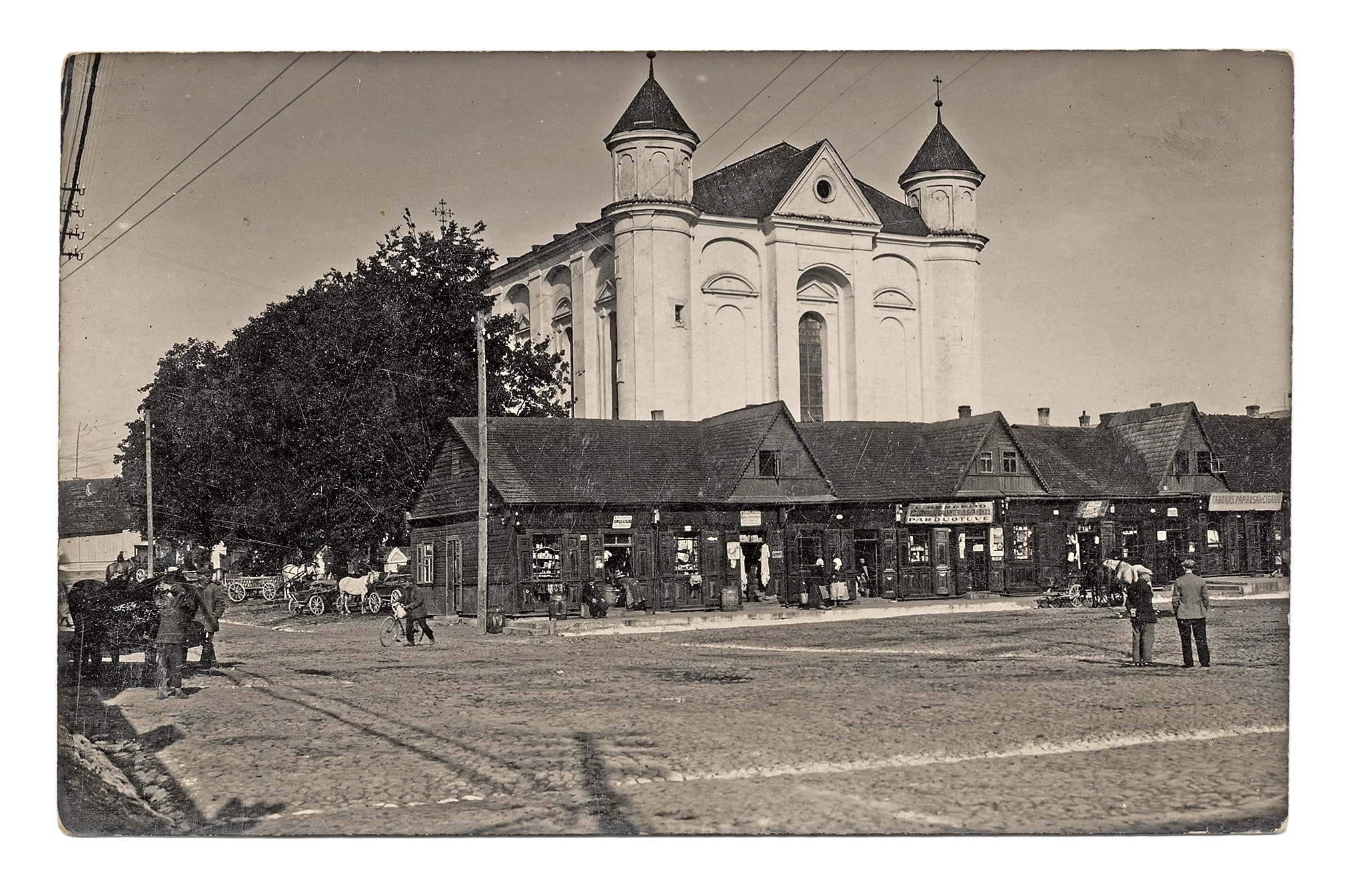 Kėdainių evangelikų reformatų bažnyčia Vilniaus (dabar Didžiosios Rinkos) aikštėje, 1933 m.