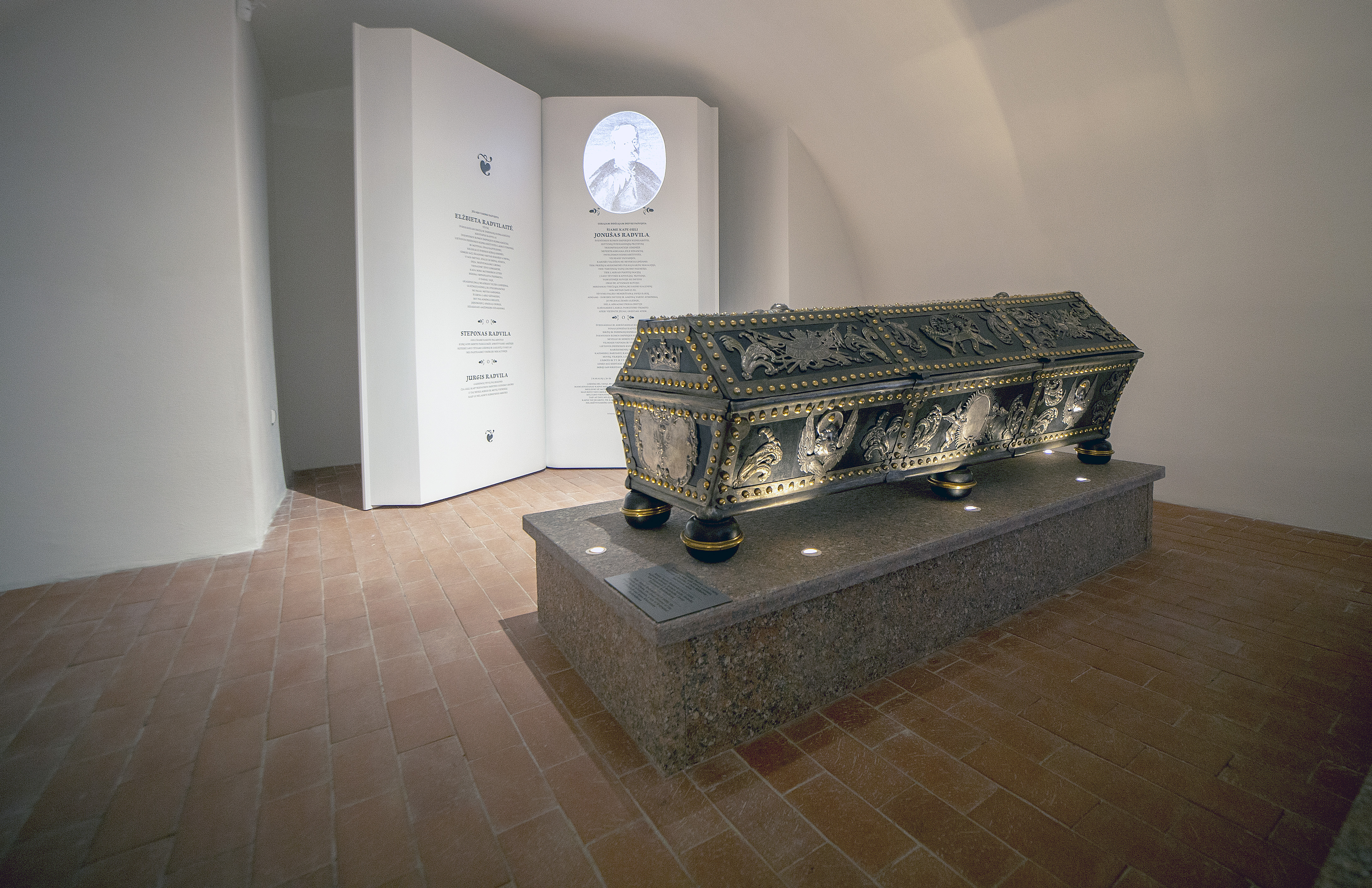 Kunigaikščių Radvilų mauzoliejus po rekonstrukcijos 2021m. Jonušo II Radvilos sarkofagas